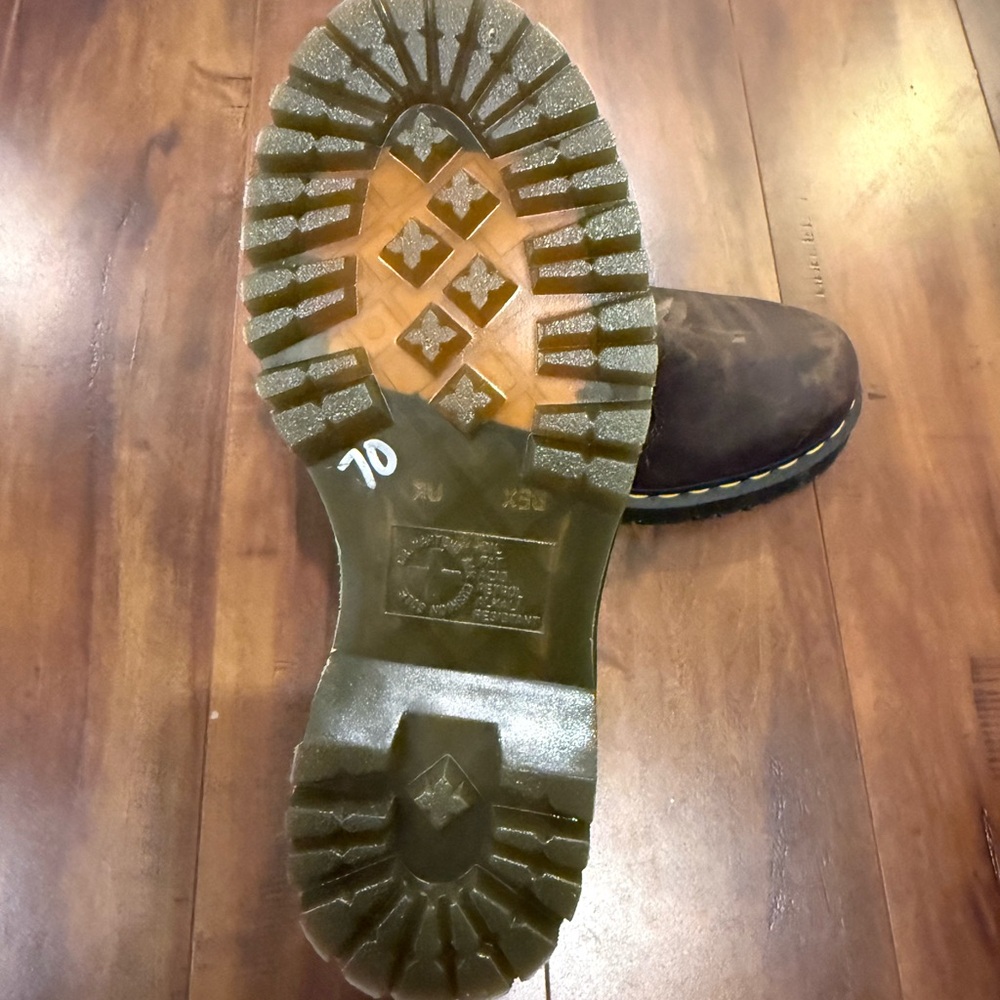 Dr Marten AirWair women’s boots - Picture 4 of 6